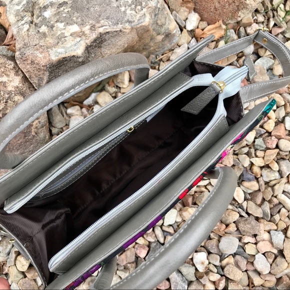 Genuine Leather Handbag floral embroidery - Picture 7 of 7